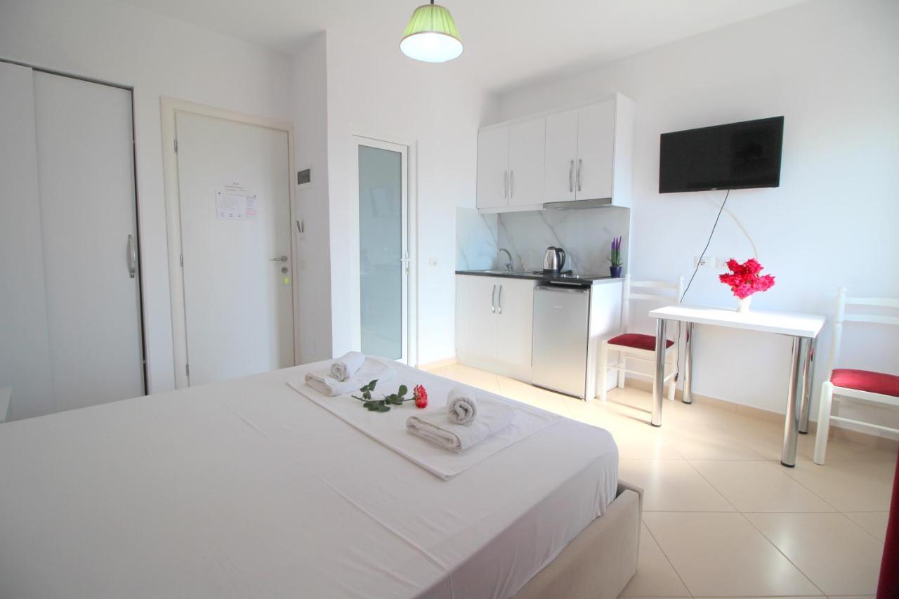 Emerald Inn Ksamil Eksteriør billede